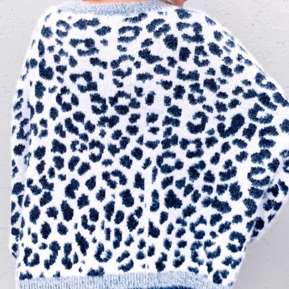 SNOW LEOPARD Print Fuzzy Sweater - Picture 4 of 5